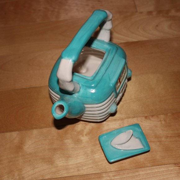 A vintage retro teapot - Picture 9 of 10